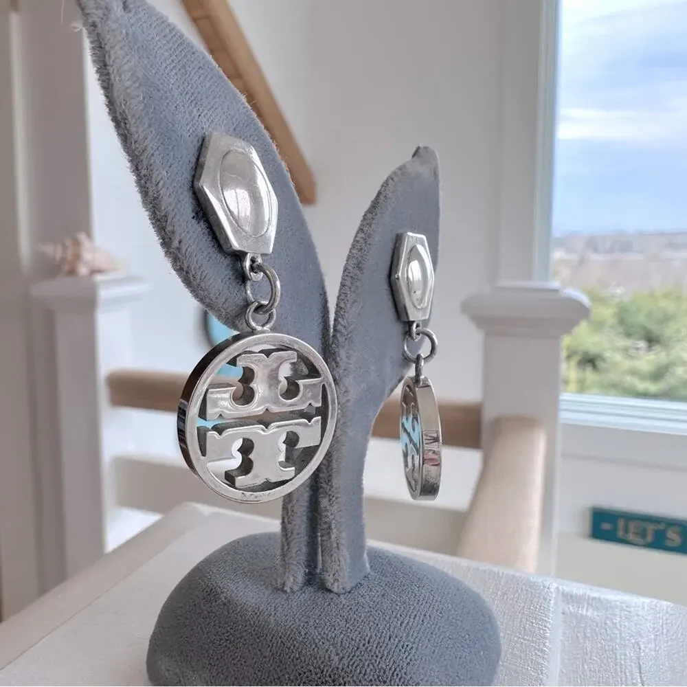 TORY BURCH - Silver hexagon Logo dangle earrings - Picture 5 of 5